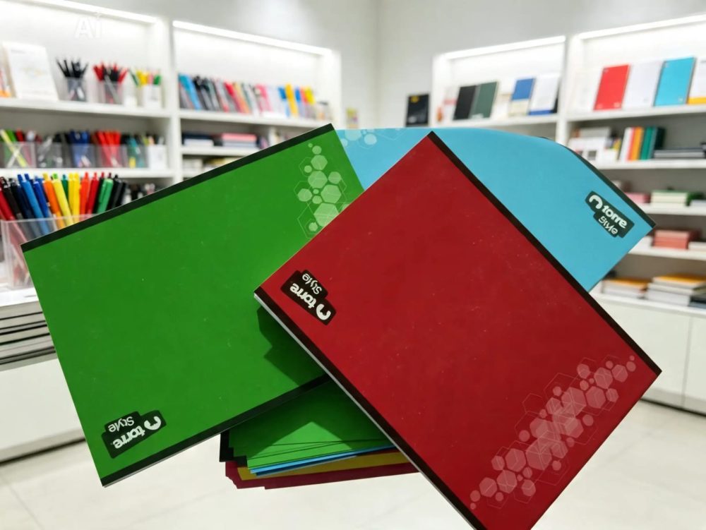 Cuaderno blanco chico, grapas c/u